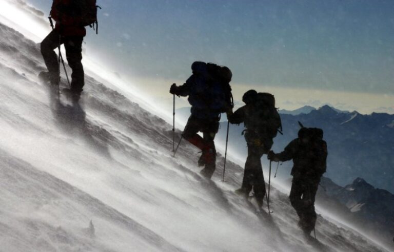 Αγνοούνται δυο ορειβάτες στον Όλυμπο μετά από πτώση χιονοστιβάδας
