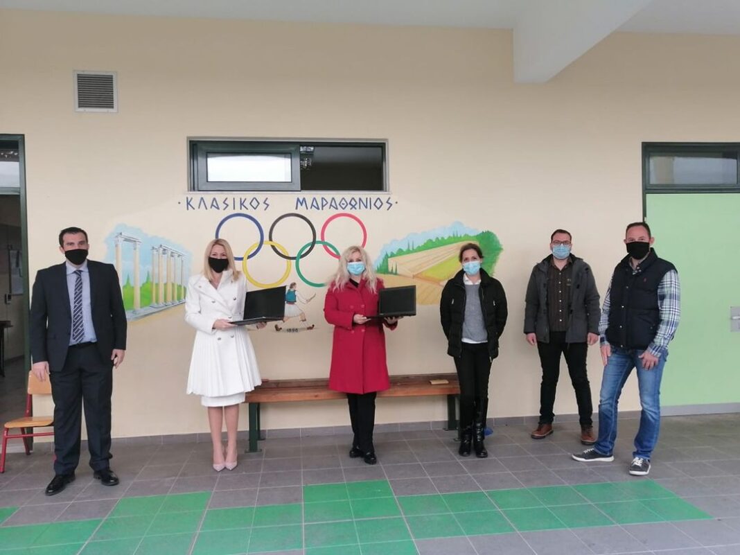 Χορηγία laptop από τον Οργανισμό Λιμένος Ραφήνας στο Δημοτικό Σχολείο Πικερμίου