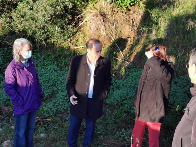 Ραφήνα: Καθαρισμός στο ρέμα Νταού Πεντέλης με ήπια μέσα(φωτο)