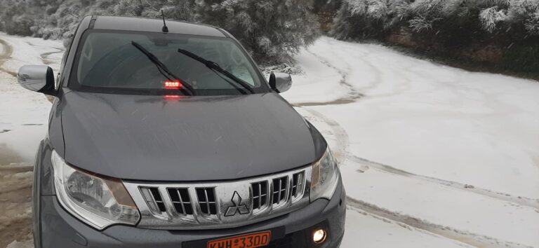 Τα εκχιονιστικά εν δράσει στην χιονισμένη Πεντέλη(φωτο)