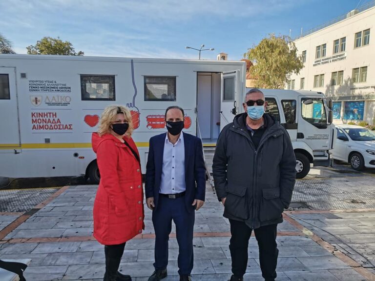 Σε εξέλιξη Εθελοντική αιμοδοσία στην Πλατεία Πλαστήρα της Ραφήνας