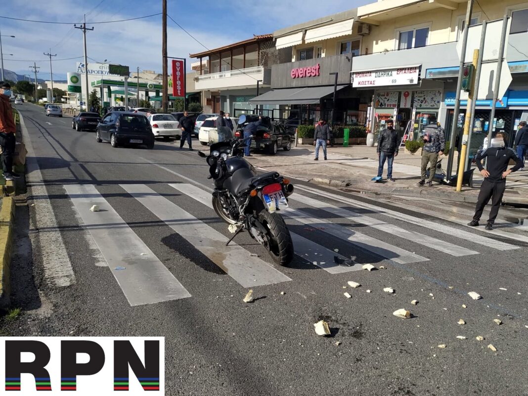 Ατύχημα με μοτοσυκλέτα και αυτοκίνητο με τραυματία στο Πικέρμι (φωτο)