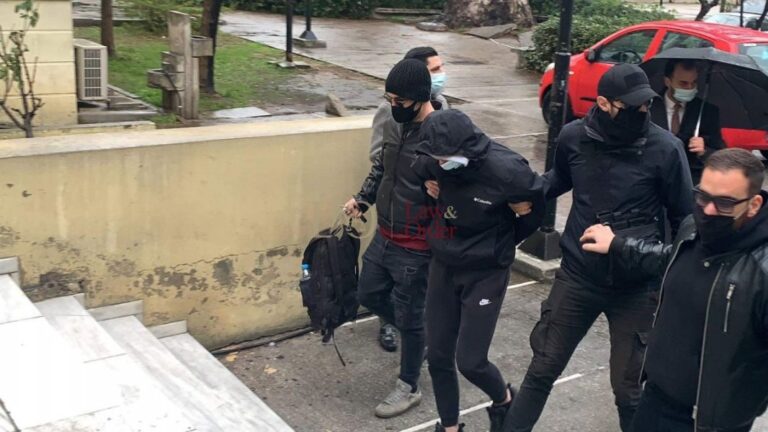 Στον Εισαγγελέα οι δύο ανήλικοι που ξυλοκόπησαν τον σταθμάρχη του μετρό και ο ειδικός φρουρός(φωτο)