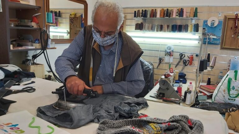 ”Βασίλης και ψιλό γαζί” στο Πικέρμι: Αναλαμβάνει όλες τις επιδιορθώσεις ενδυμάτων!