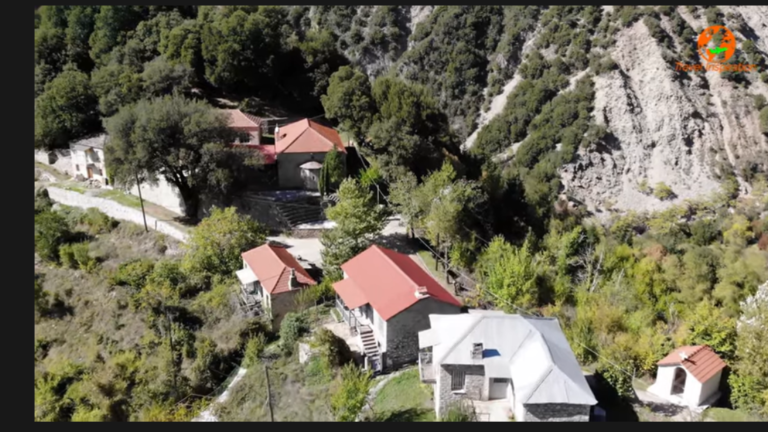 Δολιανά: Το απομονωμένο χωριό της Ευρυτανίας και η “μάχη” του με τον Κρικελοπόταμο(βίντεο από drone)