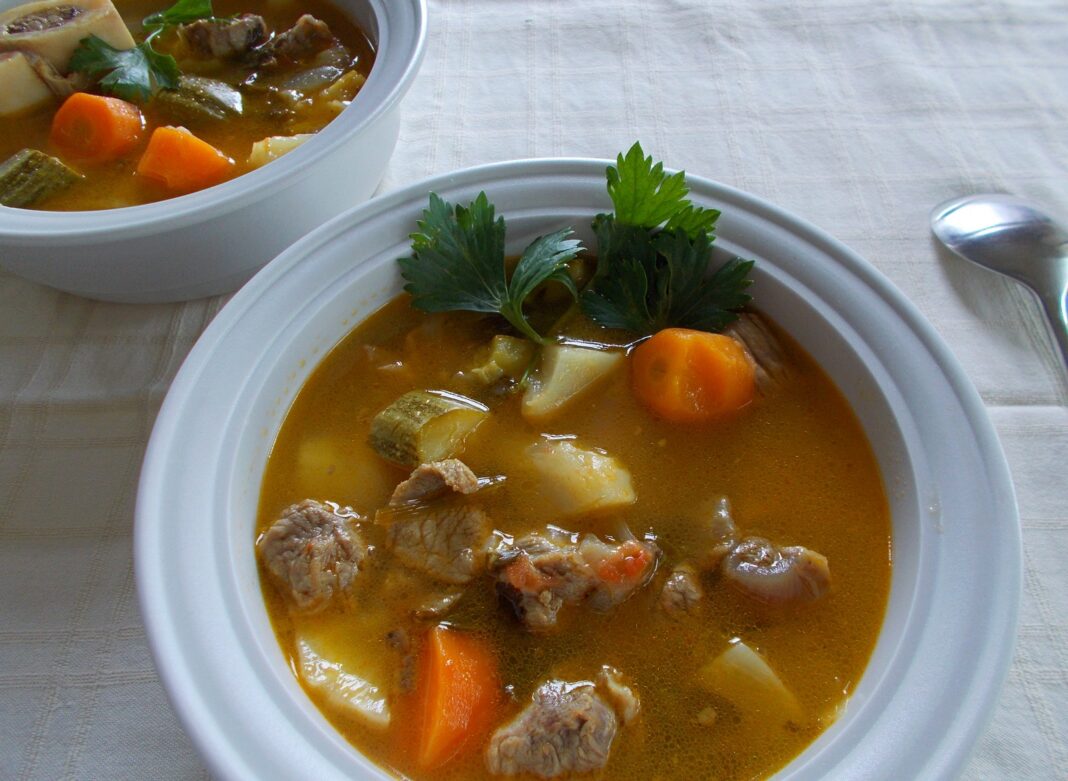 Κρεατόσουπα ιδανική για το κρύο σήμερα στην ΚΑΤΣΑΡΟΛΑ!
