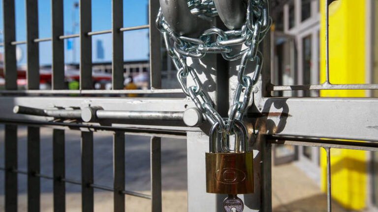 Φρένο από τους ειδικούς για το άνοιγμα των σχολείων – Σε εξέλιξη κρίσιμη συνεδρίαση