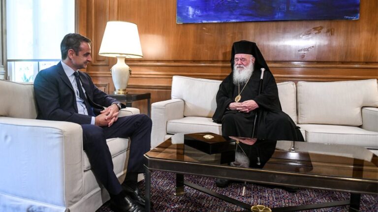 Χωρίς τον Αρχιεπίσκοπο Ιερώνυμο η ορκωμοσία των υπουργών