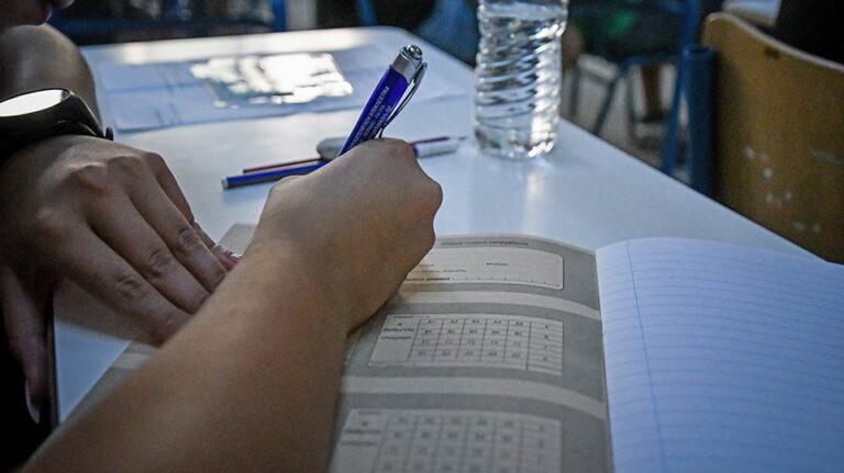 Πανελλήνιες 2021: Το υπουργείο Παιδείας ανακοίνωσε τη μείωση της εξεταστέας ύλης