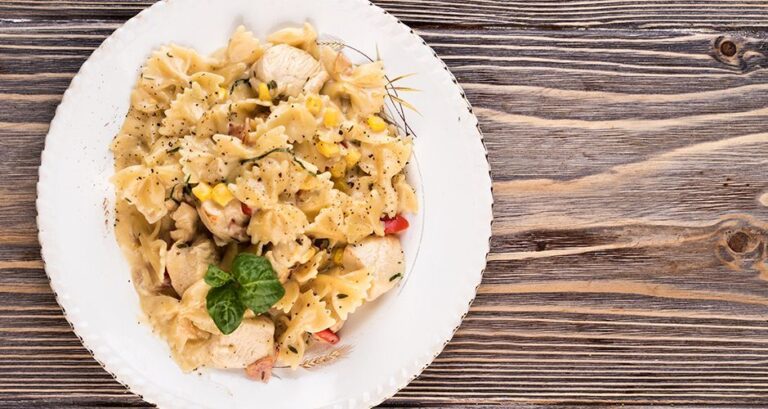 Η συνταγή της ημέρας: Φαρφάλες με κοτόπουλο αλά κρεμ