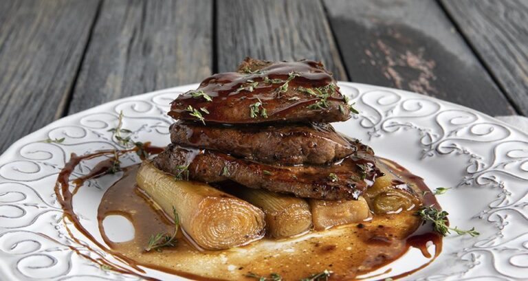 Η συνταγή της ημέρας: Συκώτι με καραμελωμένα πράσα