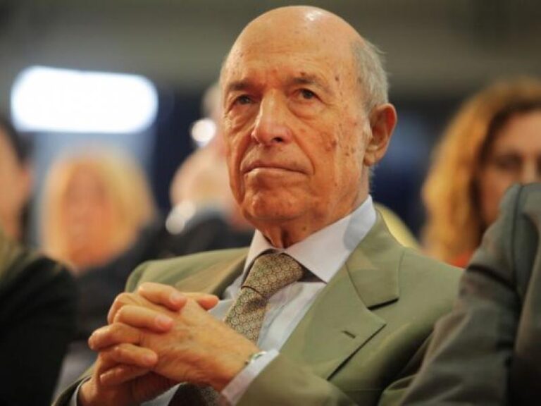 Ο Ιταλός φαρσέρ Τομάσο Ντε Μπενεντέτι «πέθανε» τον πρώην πρωθυπουργό Κώστα Σημίτη