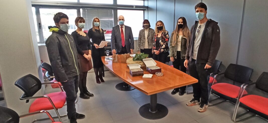 Χρηματικά βραβεία στους αριστούχους μαθητές του Δήμου Παλλήνης