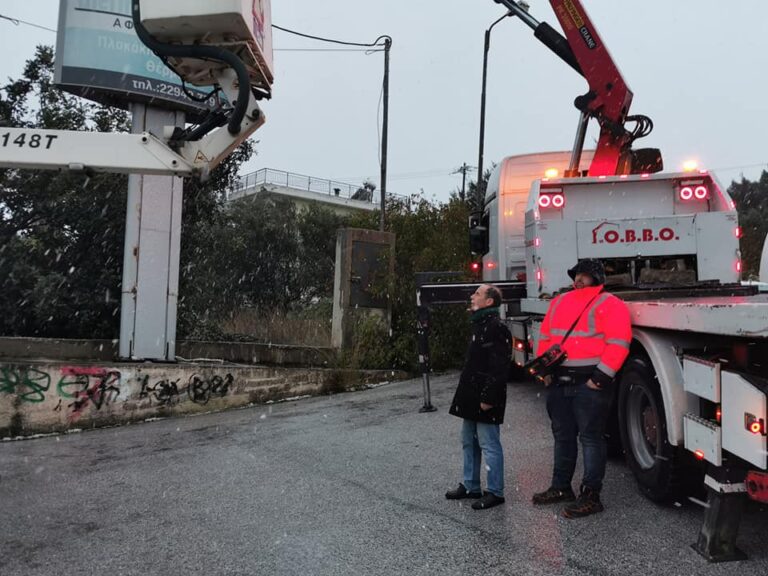 Απομακρύνθηκε τελικά η επικίνδυνη πινακίδα από την διασταύρωση Ραφήνας