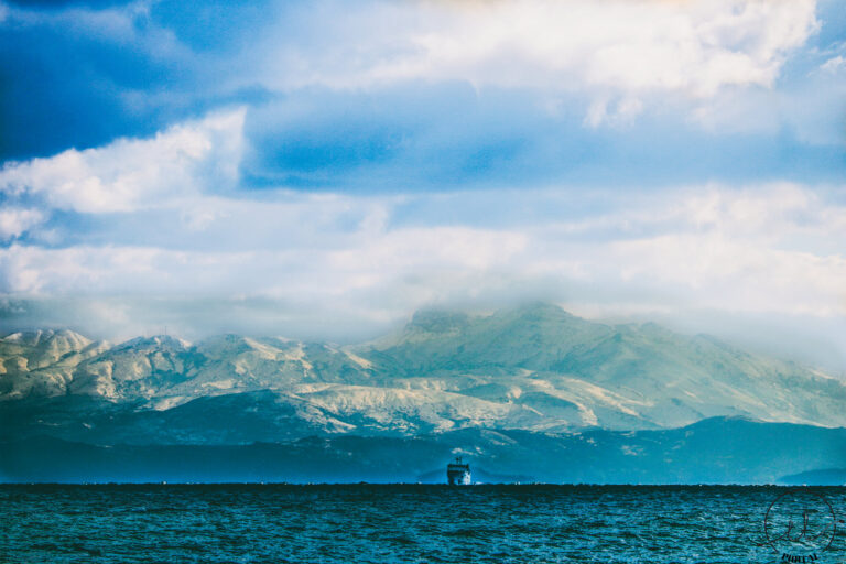 Η χιονισμένη Εύβοια από το λιμάνι της Ραφήνας!