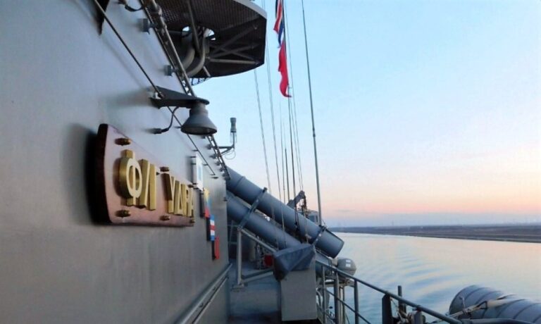 Η φρεγάτα Ύδρα και αλεξιπτωτιστές στα Ηνωμένα Αραβικά Εμιράτα (φωτο)