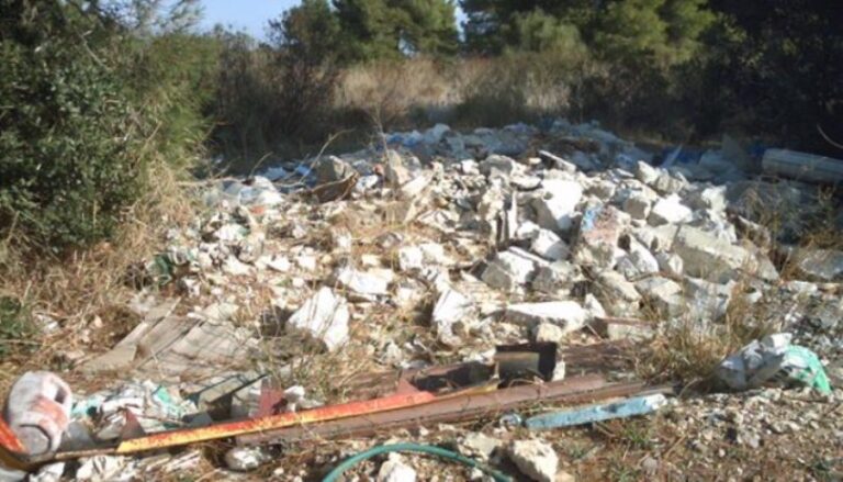 ”Καμπάνα” 300 ευρώ από τον δήμο για μπάζα στην Διώνη Πικερμίου