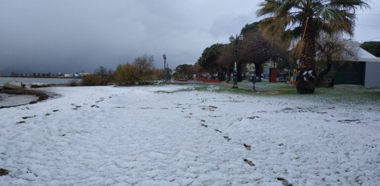 Χιόνια και στην παραλία της Νέας Μάκρης!
