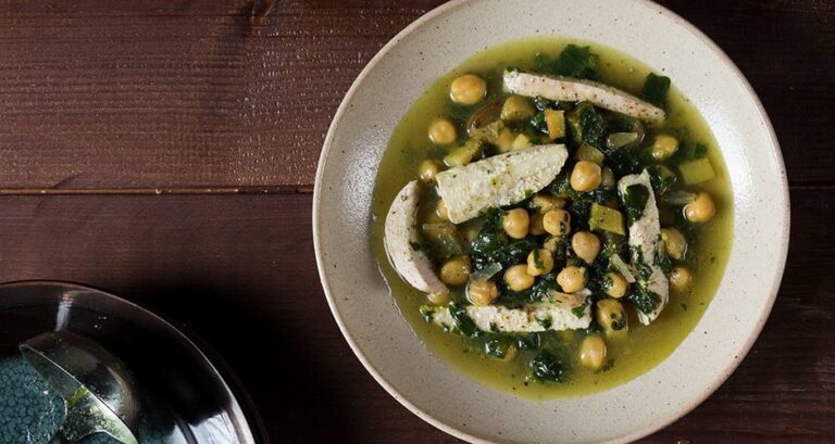 Η συνταγή της ημέρας: Σούπα με κοτόπουλο και ρεβίθια