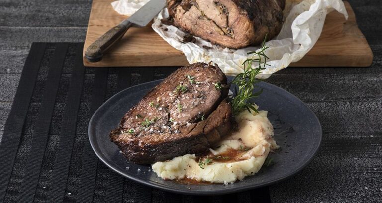 Η συνταγή της ημέρας: Γεμιστό μοσχαρίσιο ρολό με μανιτάρια και τυρί