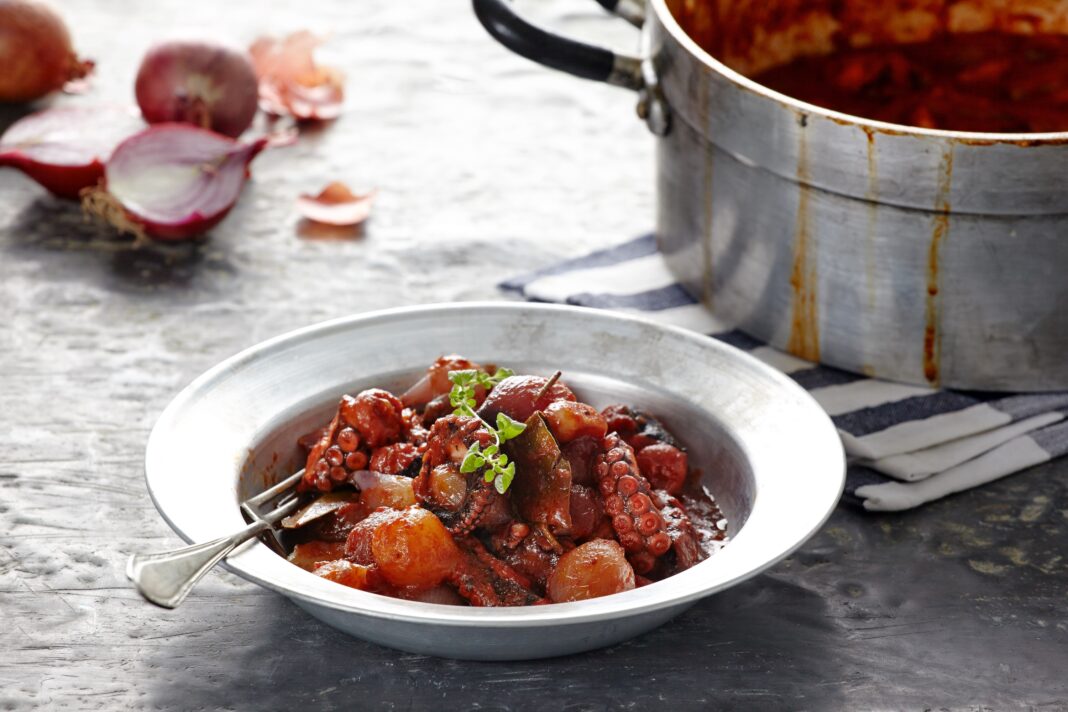 Πεντανόστιμες σούπες για το κρύο αλλά και χταπόδι στιφάδο την Πέμπτη στην ΚΑΤΣΑΡΟΛΑ!