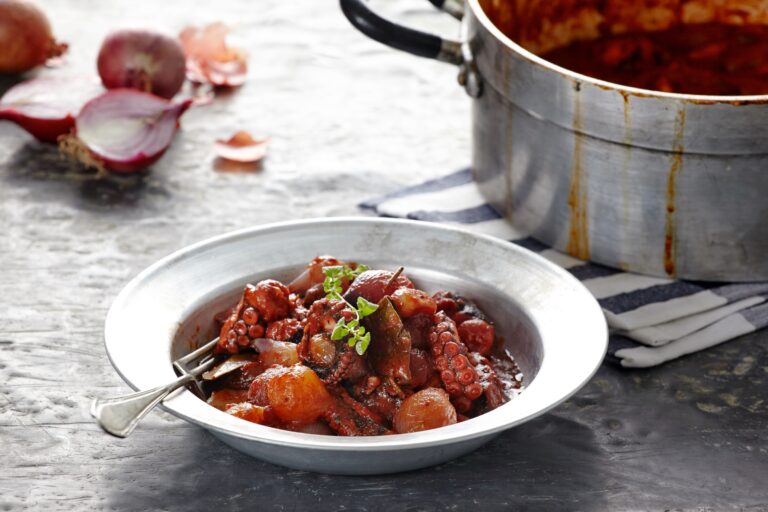 Πεντανόστιμες σούπες για το κρύο αλλά και χταπόδι στιφάδο την Πέμπτη στην ΚΑΤΣΑΡΟΛΑ!