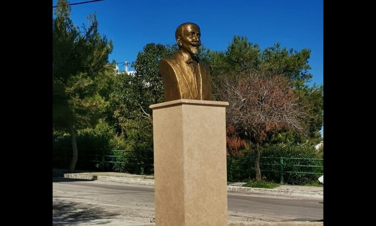 Ραφήνα: Τοποθετήθηκε η προτομή του Ελευθ. Βενιζέλου στην ομώνυμη πλατεία(φωτο)
