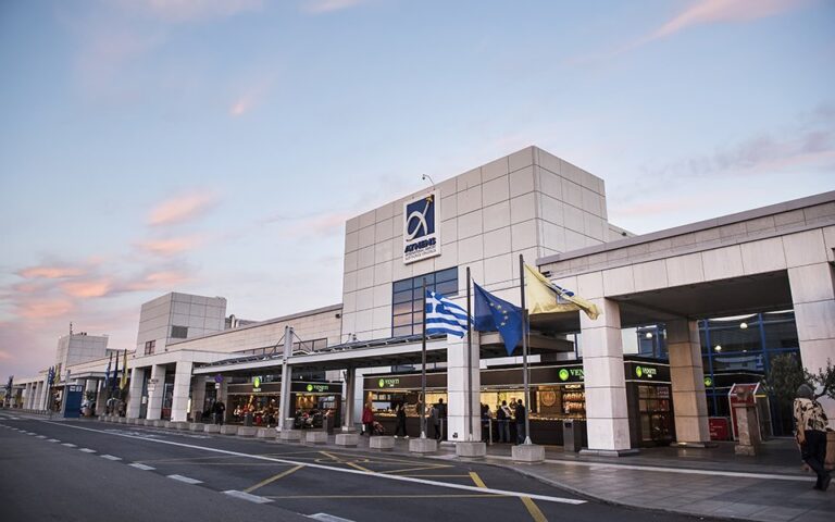 Συνελήφθη στο ”Ελευθέριος Βενιζέλος” 50χρονος που είχε καταπιεί 8 σακουλάκια κοκαΐνη