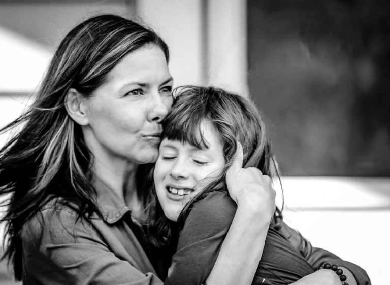 Τα Εκπαιδευτικά Κέντρα HELLO δίπλα στις οικογένειες που έχουν ανάγκη