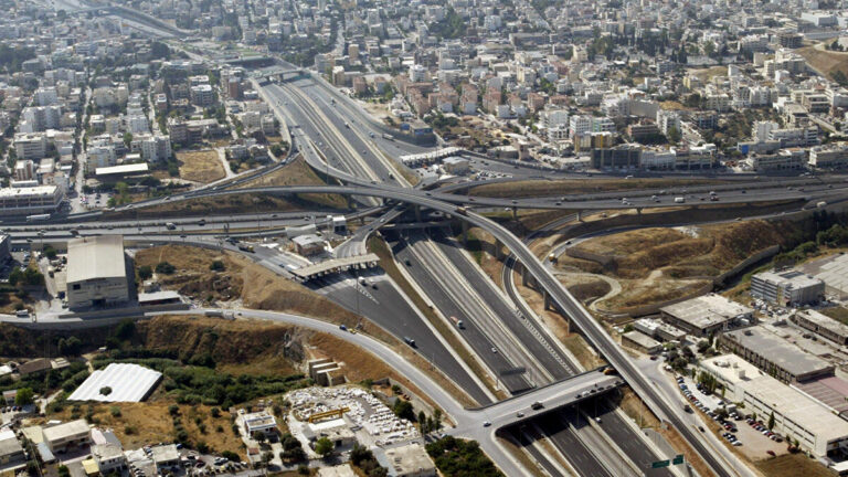 Ατύχημα στην Αττική Οδό- μεγάλες καθυστερήσεις