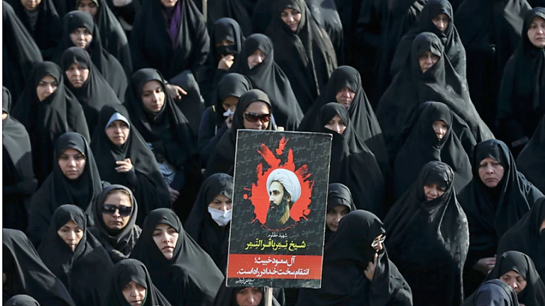 Κρέμασαν τέσσερις άντρες που βίασαν γυναίκα μπροστά στο δεμένο χειροπόδαρα σύζυγό της