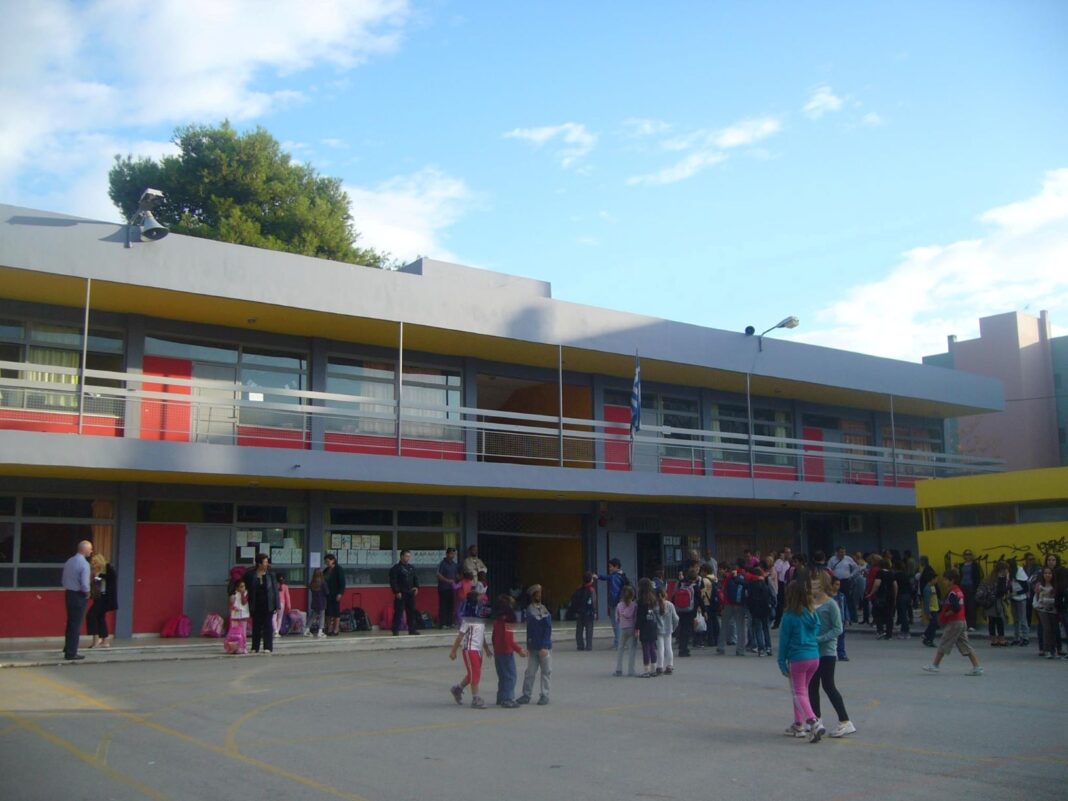 Ανακοίνωση ΚΟΒ ΚΚΕ Γέρακα Παλλήνης Ανθούσας: Το σχολείο δεν θα γίνει ριάλιτι!