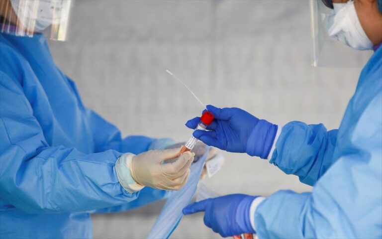 Ανακοινώθηκαν 3.616 νέα κρούσματα 739 στις ΜΕΘ και 76 νέοι θάνατοι