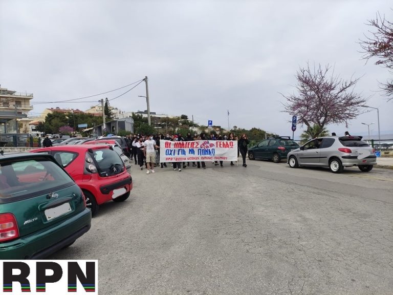 Ειρηνική διαδήλωση νεαρών στη Ραφήνα (Αποκλειστικές φωτο-βίντεο)