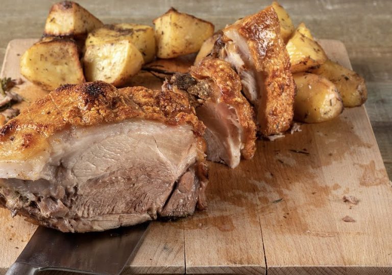 H συνταγή της ημέρας: Γουρουνοπούλα στον φούρνο