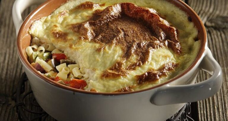 Η συνταγή της ημέρας: Νηστίσιμο παστίτσιο με μακαρονάκι κοφτό και ντοματίνια