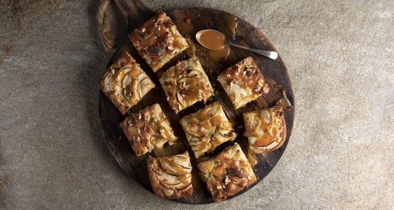 Η συνταγή της ημέρας: Φοκάτσια με μήλα και καραμέλα