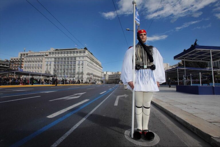 Παρέλαση 25ης Μαρτίου: Με έφιππους, παραδοσιακές πολεμικές στολές και «Ραφάλ»