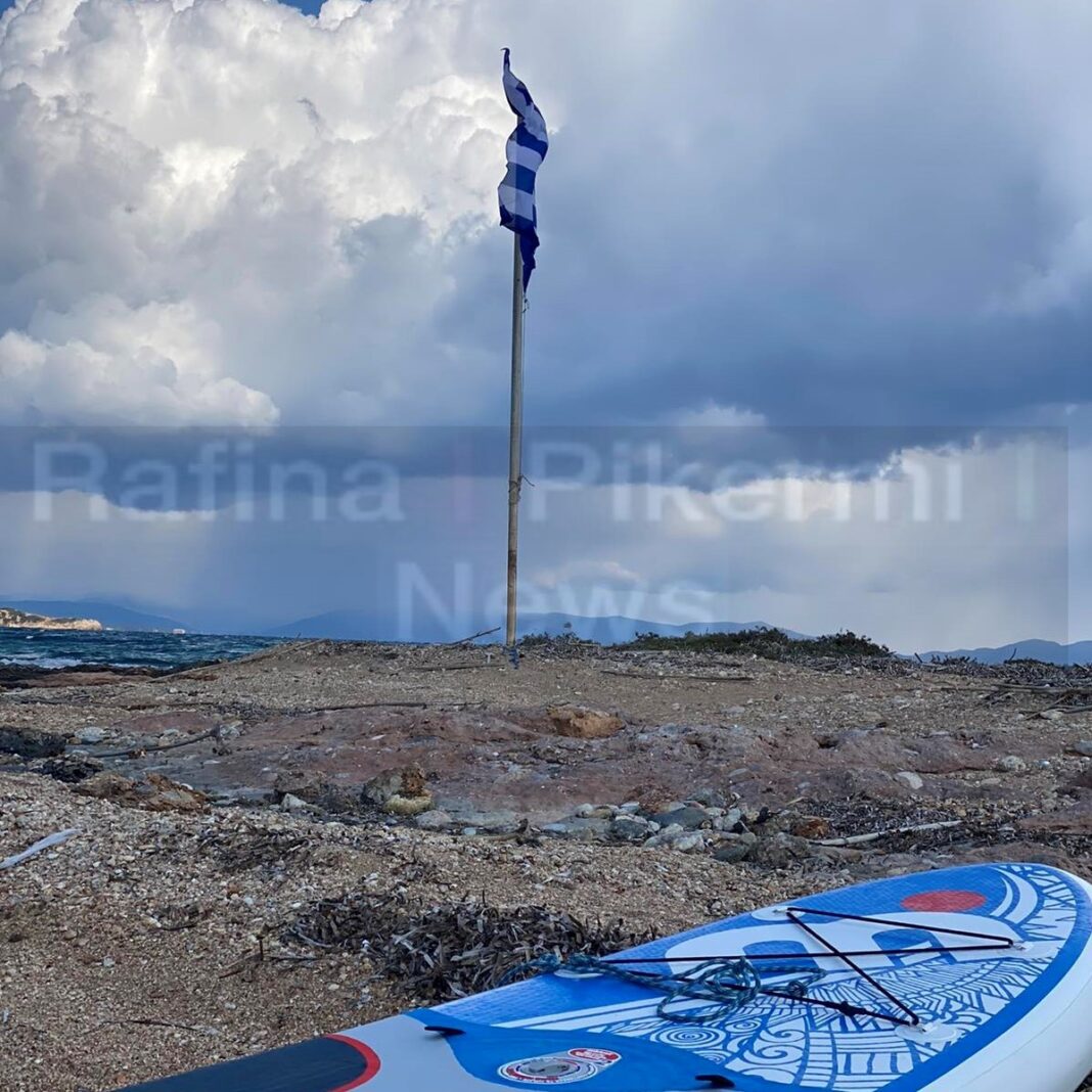 Διάσωση κοπέλας που πήγε να υψώσει σημαία στα Νησάκια στην Αρτέμιδα την 25η Μαρτίου από το Λιμενικό Ραφήνας!