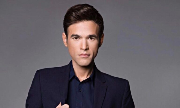 Προσήχθη στη ΓΑΔΑ ο Μένιος Φουρθιώτης –  Η ΕΛΑΣ ερευνά το σπίτι του