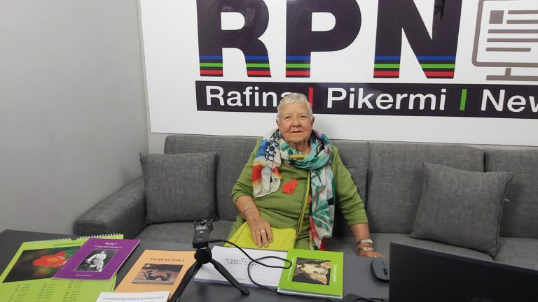 Η  κ. Chris Hoffmann, η Ραφήνα του 1974 και το βιβλίο για τα σπίτια των Τριγλιανών