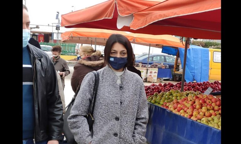 Επίσκεψη Μαρίας Απατζίδη στη λαϊκή αγορά της Νέας Μάκρης