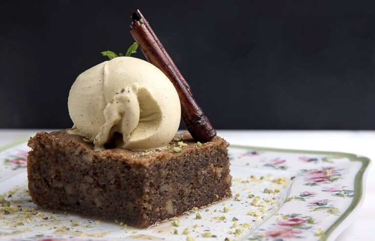 Η συνταγή της ημέρας: Καρυδόπιτα μαρεγκάτη