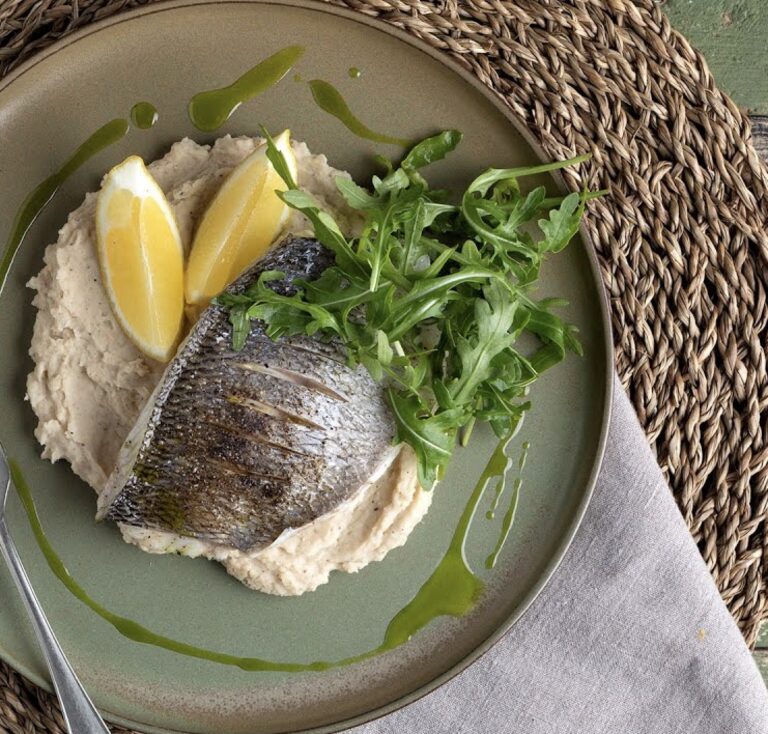 Η συνταγή της ημέρας: Φιλέτο τσιπούρας με πουρέ από φασόλια