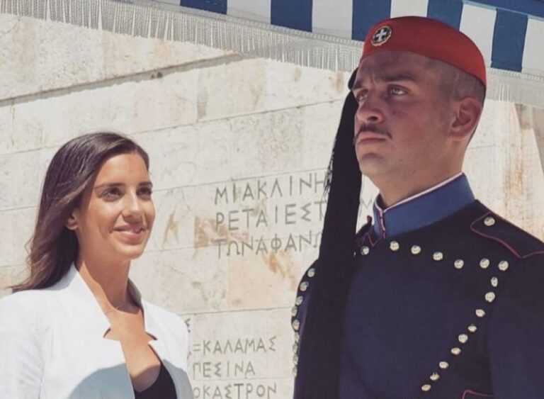 Ο Εύζωνας και η συγκίνηση της αδερφής του: «Πρώτη φορά από μικρά παιδιά, αντί να με κάνεις να γελάω….δακρύζω»