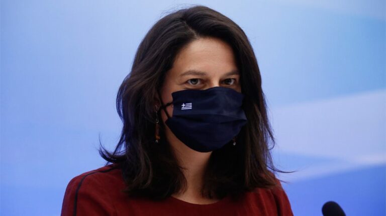 Self test και για το βοηθητικό προσωπικό των σχολείων ξεκαθάρισε η Κεραμέως