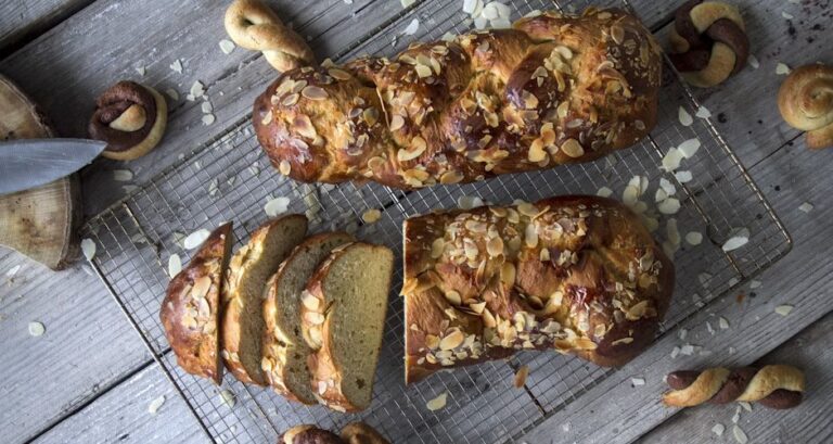 Η συνταγή της ημέρας: Τσουρέκι το ενάμισι