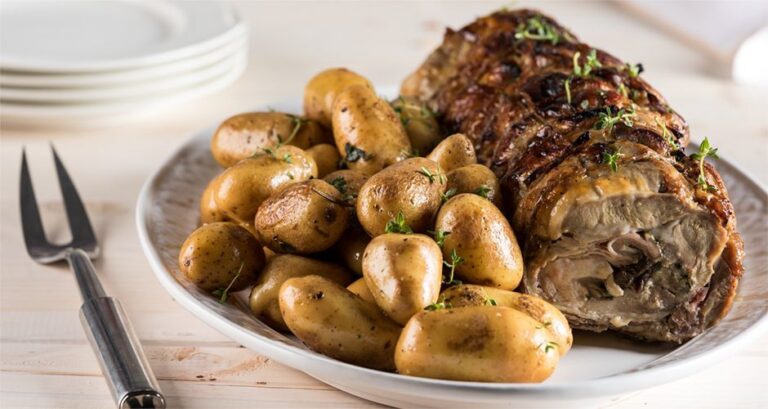 Η συνταγή της ημέρας: Θρακιώτικο αρνί γεμιστό στον φούρνο