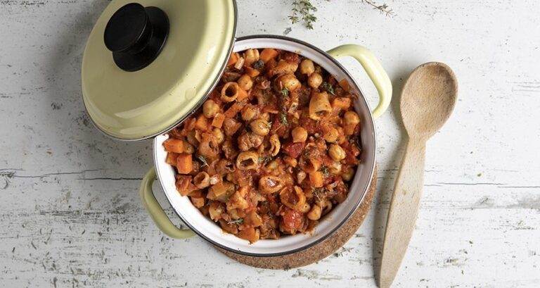 Η συνταγή της ημέρας: Ρεβίθια με λαχανικά και καλαμαράκια