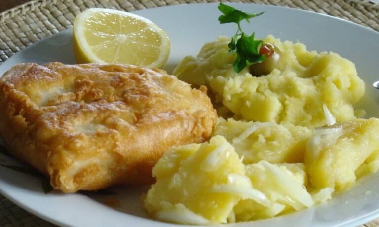 Μπακαλιάρο σκορδαλιά και μπριζόλες χοιρινές την Πέμπτη στην Κατσαρόλα!